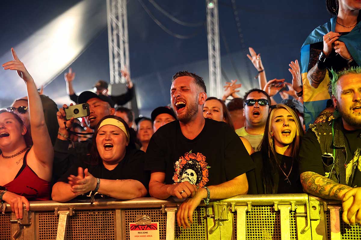 crowd at download festival

